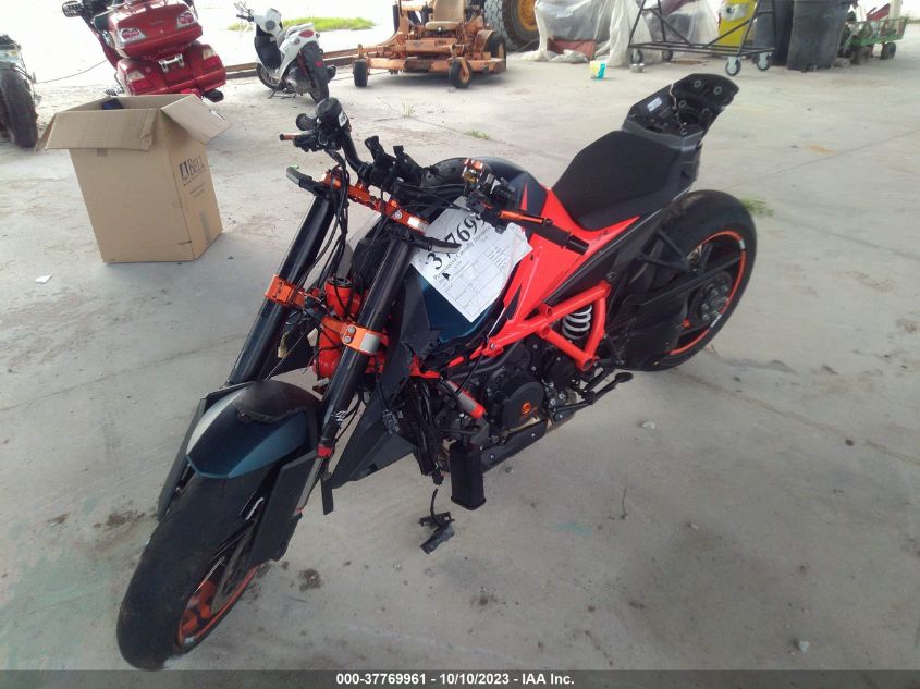 2021 KTM 1290 SUPER DUKE R VBKV3940XMM934370