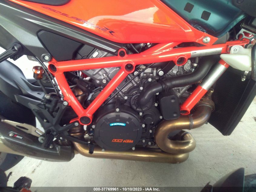 2021 KTM 1290 SUPER DUKE R VBKV3940XMM934370