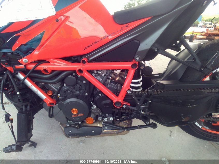 2021 KTM 1290 SUPER DUKE R VBKV3940XMM934370