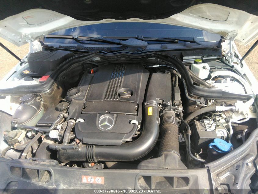 2013 MERCEDES-BENZ C 250 SPORT/LUXURY WDDGF4HB7DG011526