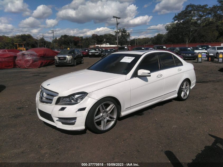 2013 MERCEDES-BENZ C 250 SPORT/LUXURY WDDGF4HB7DG011526