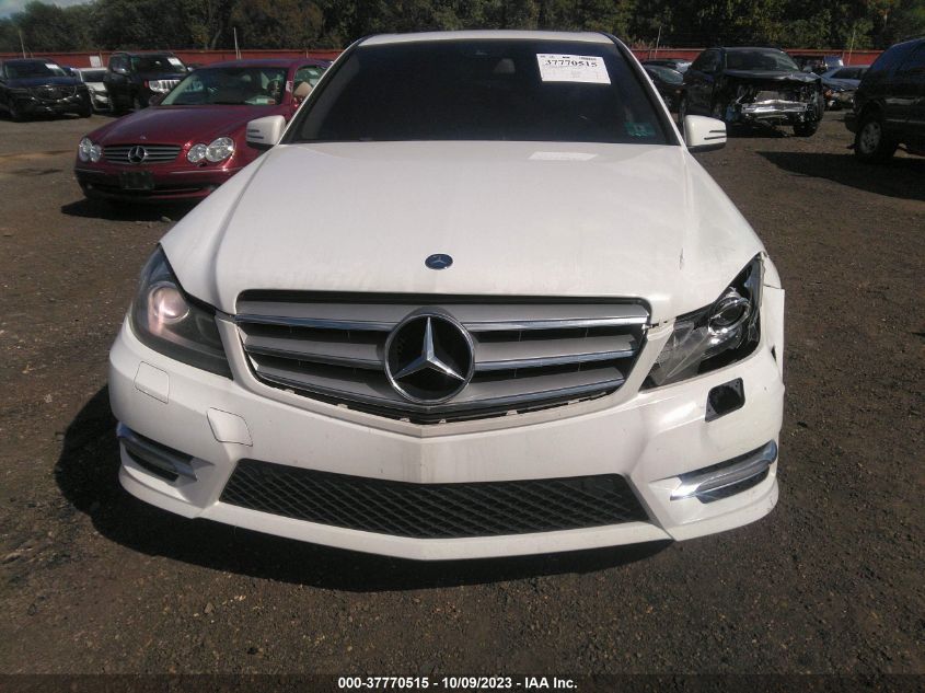 2013 MERCEDES-BENZ C 250 SPORT/LUXURY WDDGF4HB7DG011526