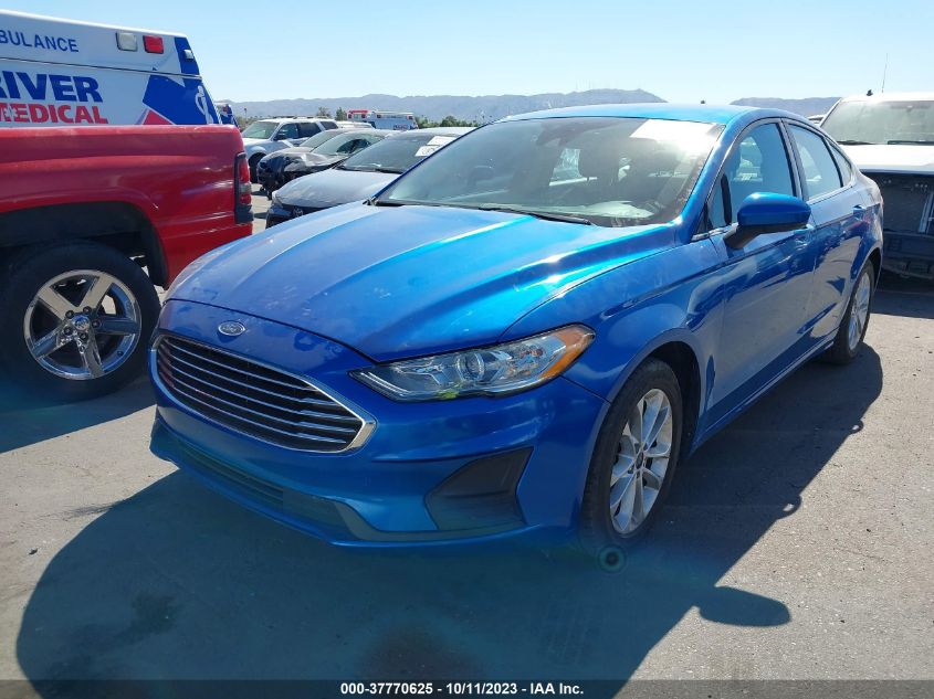 3FA6P0HD9KR176647 Ford Fusion SE 2