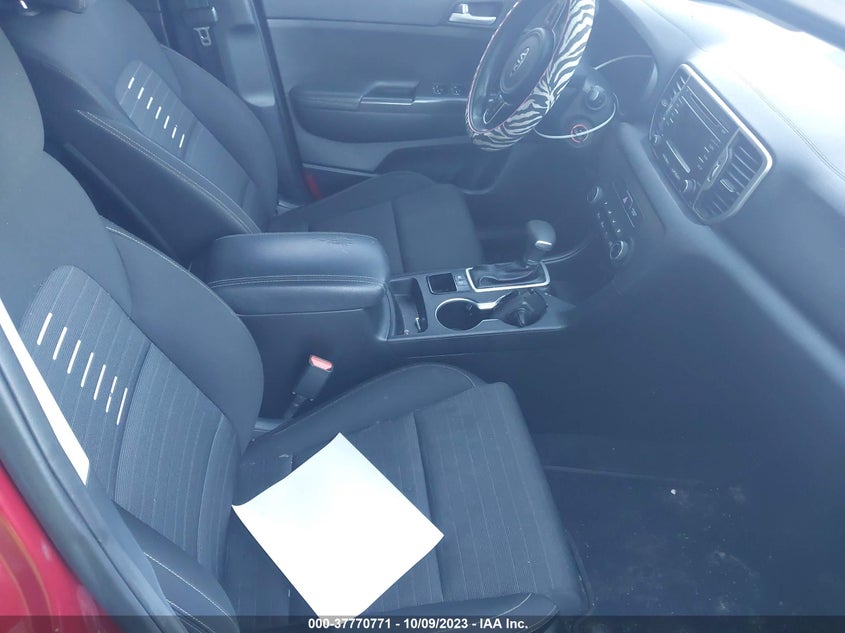 VIN KNDPM3AC6J7305590 2018 KIA SPORTAGE LX