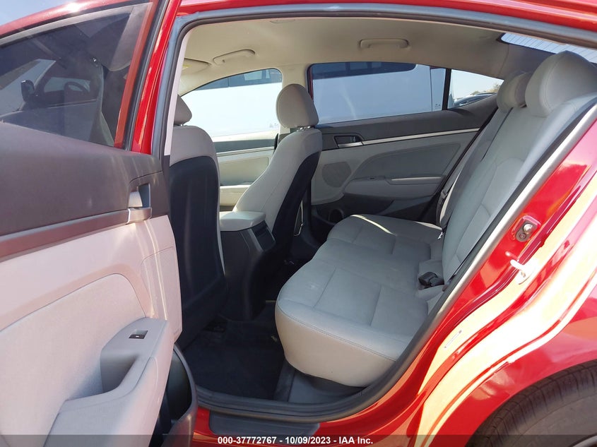 VIN 5NPD84LF4JH233272 2018 HYUNDAI ELANTRA SEL