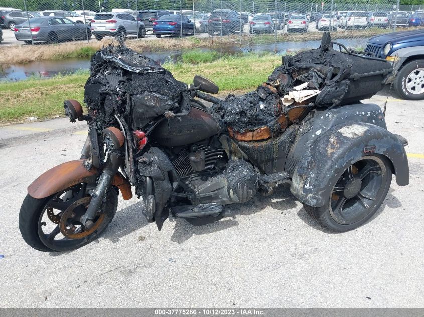 2020 HARLEY-DAVIDSON FLHTCUTGSE 1HD1TBH19LB956721