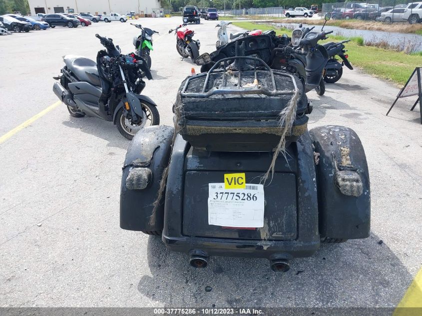 2020 HARLEY-DAVIDSON FLHTCUTGSE 1HD1TBH19LB956721