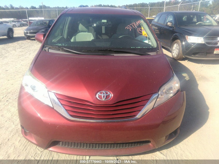 VIN 5TDKZ3DC5HS800869 2017 TOYOTA SIENNA LE
