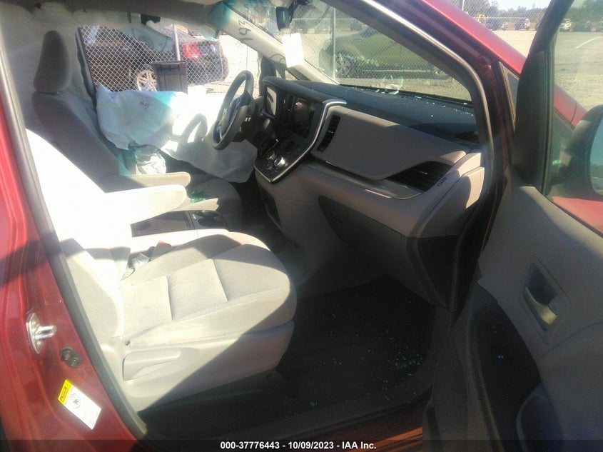 VIN 5TDKZ3DC5HS800869 2017 TOYOTA SIENNA LE