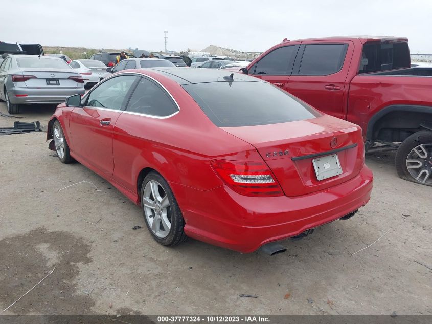 2013 MERCEDES-BENZ C 250 WDDGJ4HB9DG053064