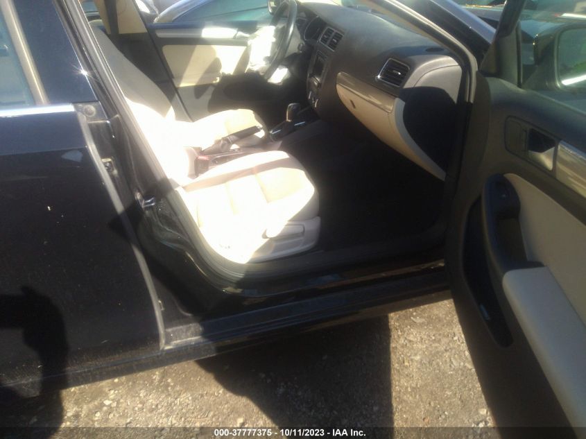 2017 VOLKSWAGEN JETTA 1.4T SE - 3VWDB7AJ6HM299009