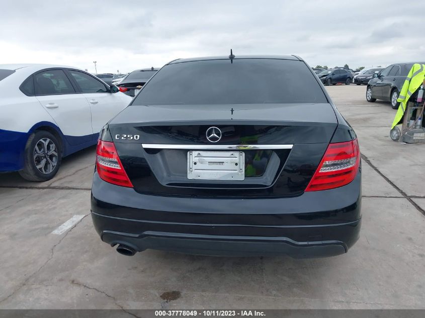2013 MERCEDES-BENZ C 250 SPORT/LUXURY WDDGF4HB5DA756391