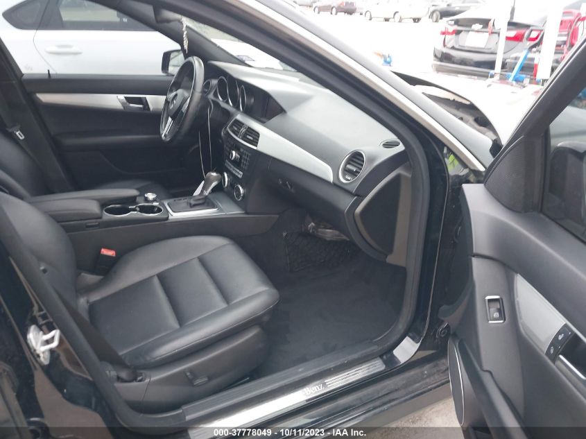 2013 MERCEDES-BENZ C 250 SPORT/LUXURY WDDGF4HB5DA756391