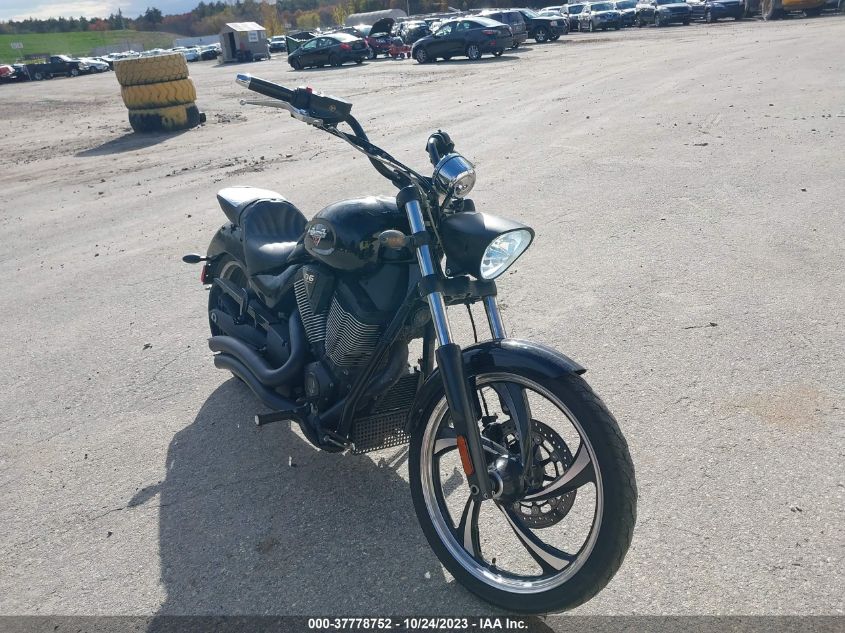 2013 VICTORY MOTORCYCLES VEGAS 8-BALL - 5VPGA36NXD3023310