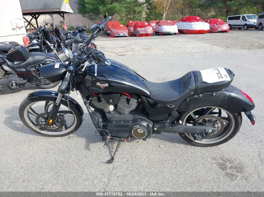 2013 VICTORY MOTORCYCLES VEGAS 8-BALL - 5VPGA36NXD3023310