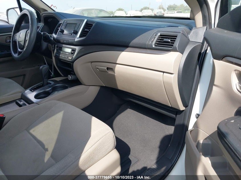 VIN 5FNYF5H19JB010752 2018 HONDA PILOT LX