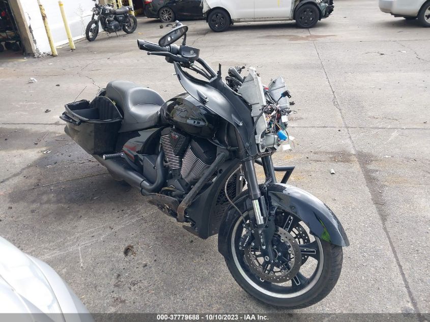 2015 VICTORY MOTORCYCLES CROSS COUNTRY 8-BALL - 5VPDA36N9F3045840