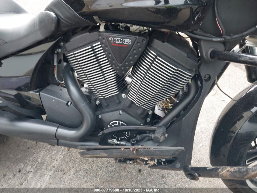 2015 VICTORY MOTORCYCLES CROSS COUNTRY 8-BALL - 5VPDA36N9F3045840