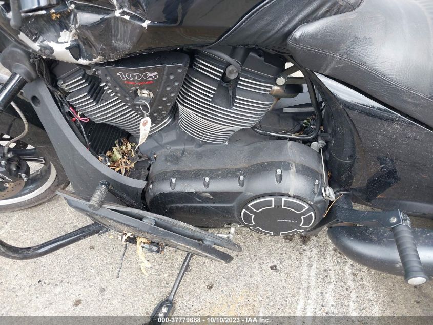 2015 VICTORY MOTORCYCLES CROSS COUNTRY 8-BALL - 5VPDA36N9F3045840