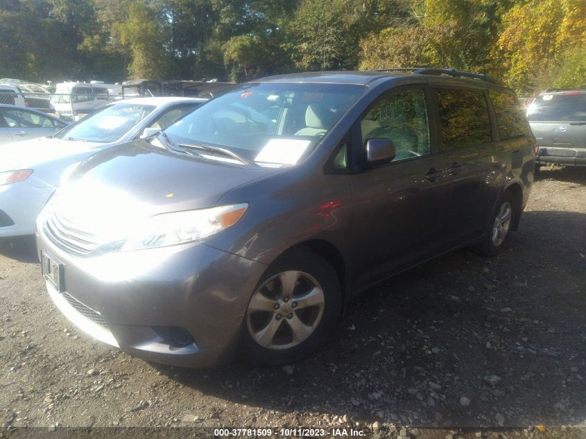 5TDKK3DC6FS552567 2015 TOYOTA SIENNA, photo no. 2