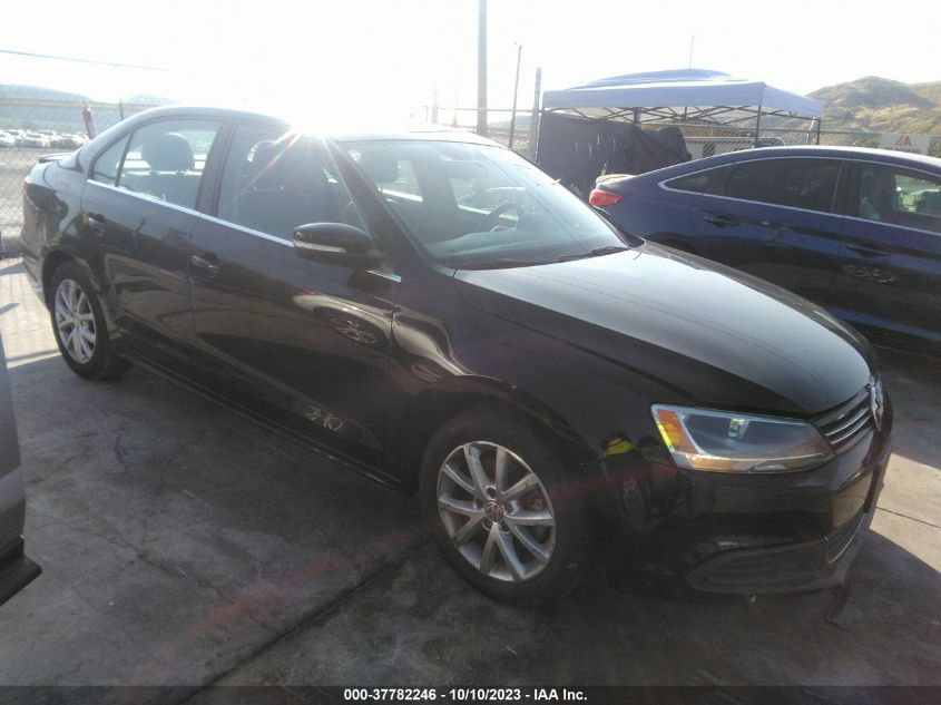 2014 VOLKSWAGEN JETTA SEDAN SE - 3VWD17AJ3EM392438