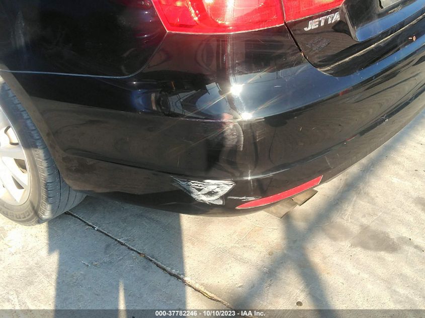 2014 VOLKSWAGEN JETTA SEDAN SE - 3VWD17AJ3EM392438