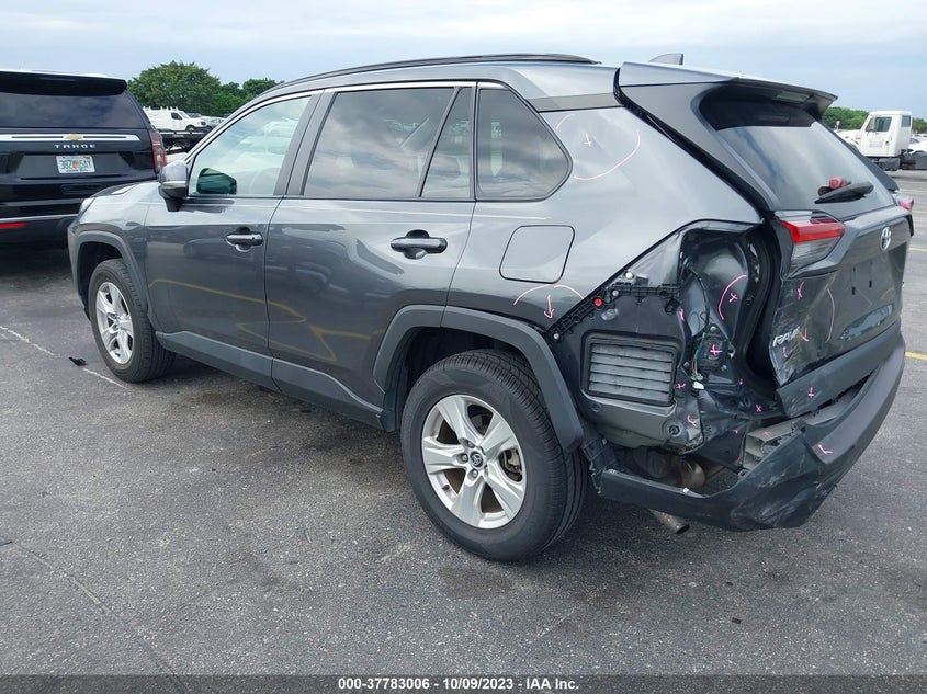 VIN 2T3W1RFV3MC098099 2021 TOYOTA RAV4 XLE
