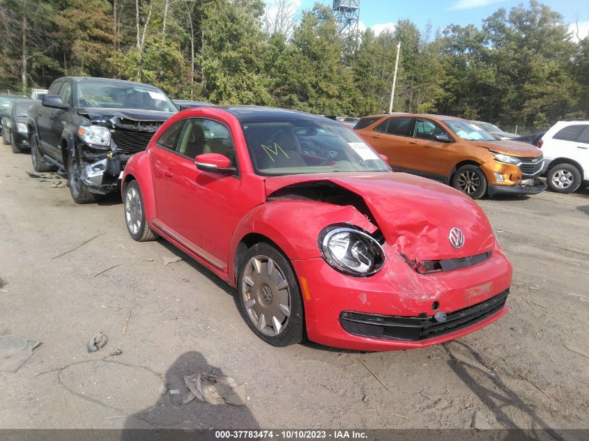 2013 VOLKSWAGEN BEETLE COUPE 2.5L W/SUN/SOUND/NAV - 3VWJP7AT0DM610983