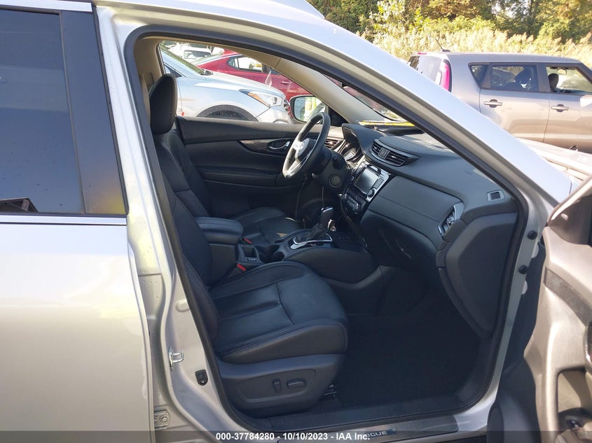 VIN 5N1AT2MV2KC833079 2019 NISSAN ROGUE SL