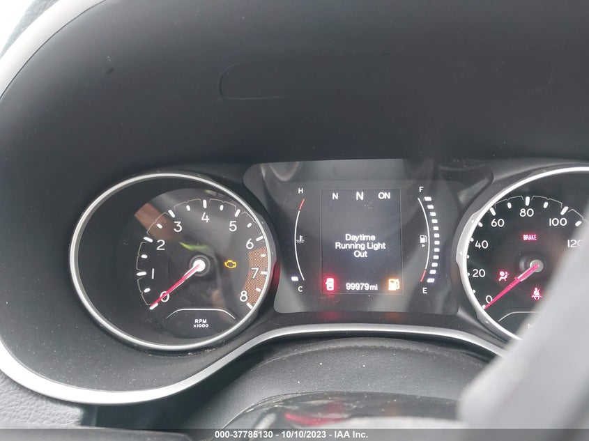 VIN 3C4NJDBB1KT640068 2019 JEEP COMPASS ALTITUDE