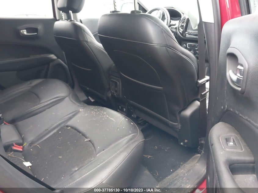 VIN 3C4NJDBB1KT640068 2019 JEEP COMPASS ALTITUDE