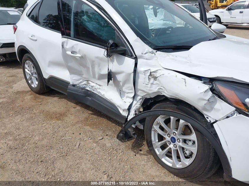 VIN 1FMCU0G67LUB84888 2020 FORD ESCAPE SE