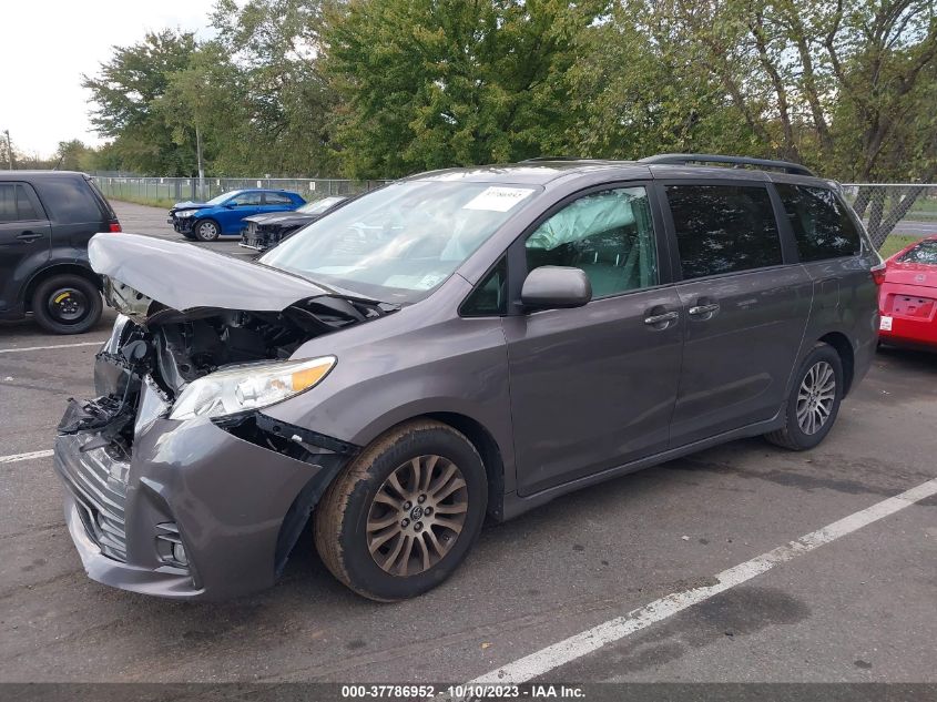 5TDYZ3DC3JS930584 2018 TOYOTA SIENNA, photo no. 2