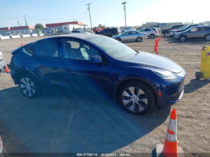 5YJYGDEE1LF009032 Tesla Model Y LONG RANGE 13