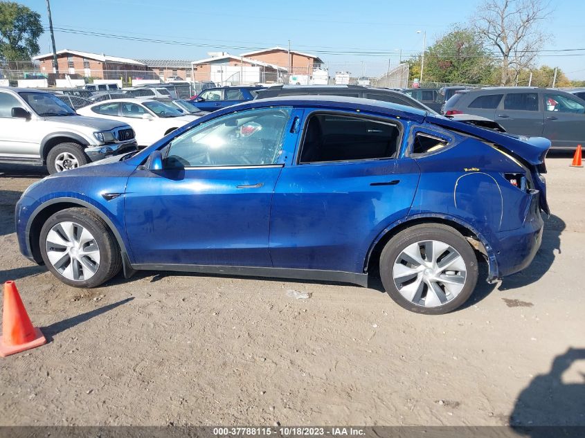 5YJYGDEE1LF009032 Tesla Model Y LONG RANGE 14