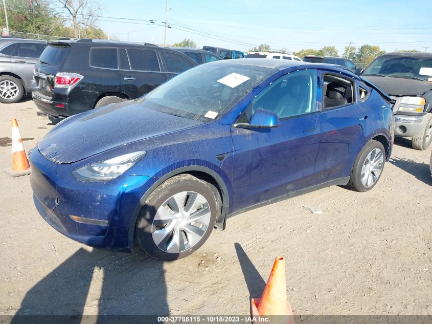 5YJYGDEE1LF009032 Tesla Model Y LONG RANGE 2