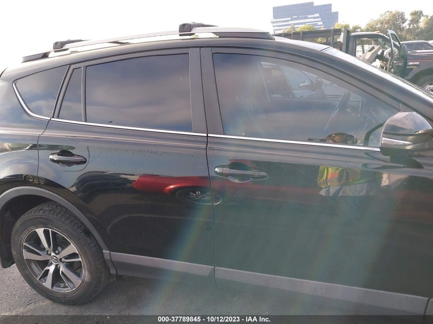VIN 2T3WFREV7JW480519 2018 TOYOTA RAV4 ADVENTURE/XLE