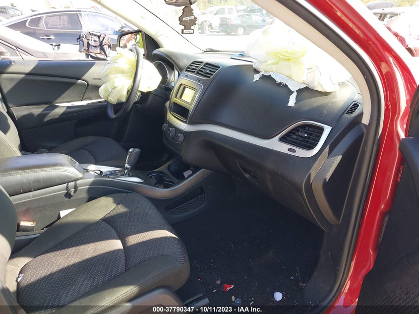 VIN 3C4PDCBB8KT718355 2019 DODGE JOURNEY SE