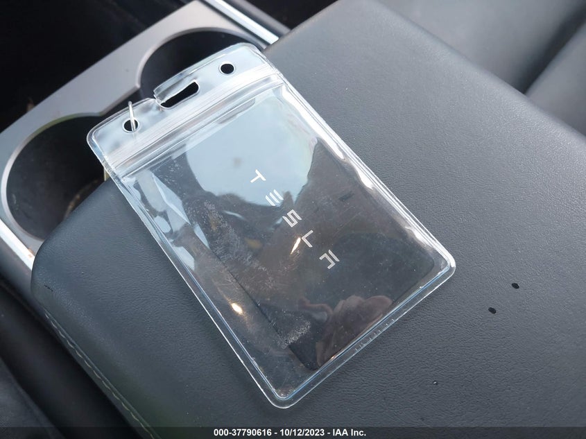 VIN 7SAYGAEE5NF549696 2022 TESLA MODEL Y