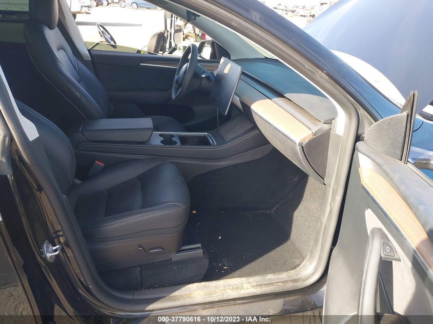 VIN 7SAYGAEE5NF549696 2022 TESLA MODEL Y