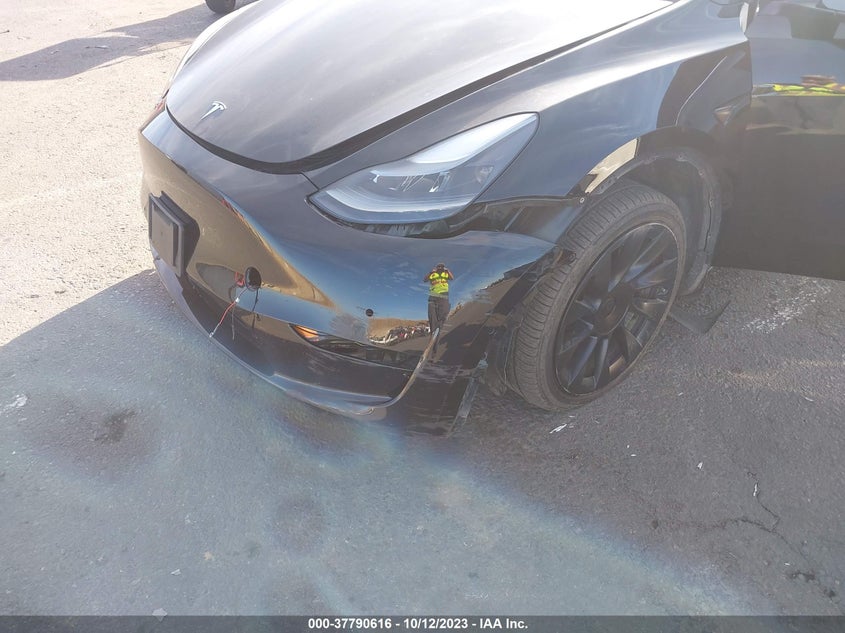 VIN 7SAYGAEE5NF549696 2022 TESLA MODEL Y