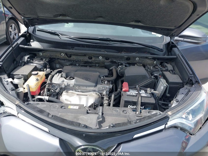VIN JTMZFREV1JJ204249 2018 TOYOTA RAV4 LE
