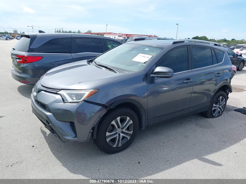 VIN JTMZFREV1JJ204249 2018 TOYOTA RAV4 LE