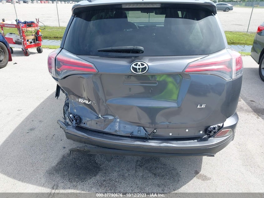 VIN JTMZFREV1JJ204249 2018 TOYOTA RAV4 LE