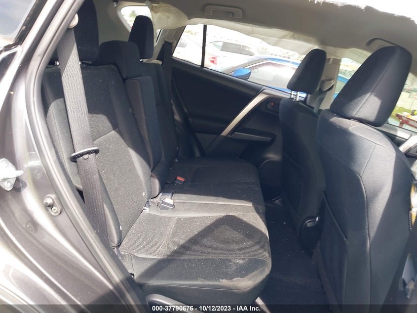 VIN JTMZFREV1JJ204249 2018 TOYOTA RAV4 LE
