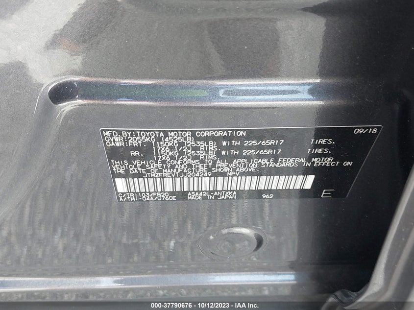 VIN JTMZFREV1JJ204249 2018 TOYOTA RAV4 LE