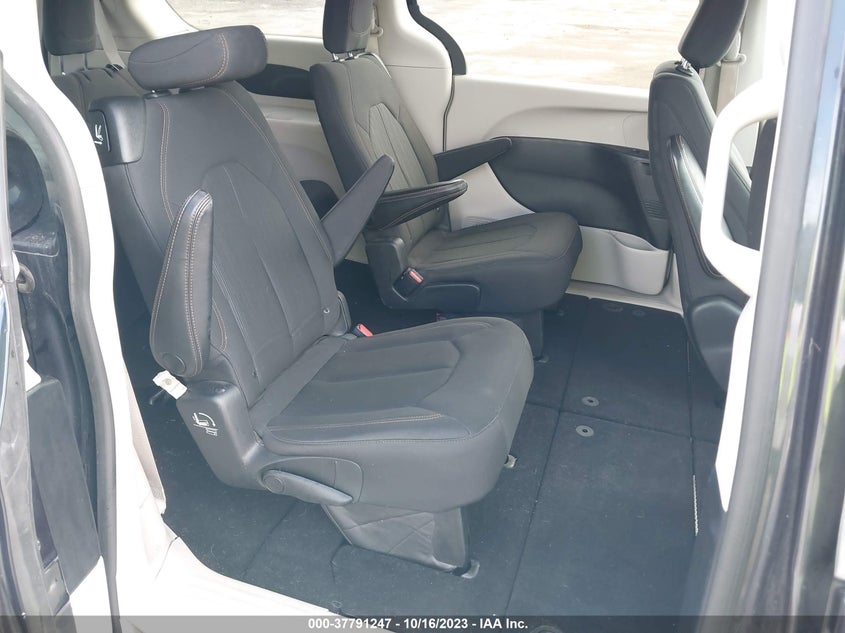 VIN 2C4RC1CG4KR710878 2019 CHRYSLER PACIFICA LX
