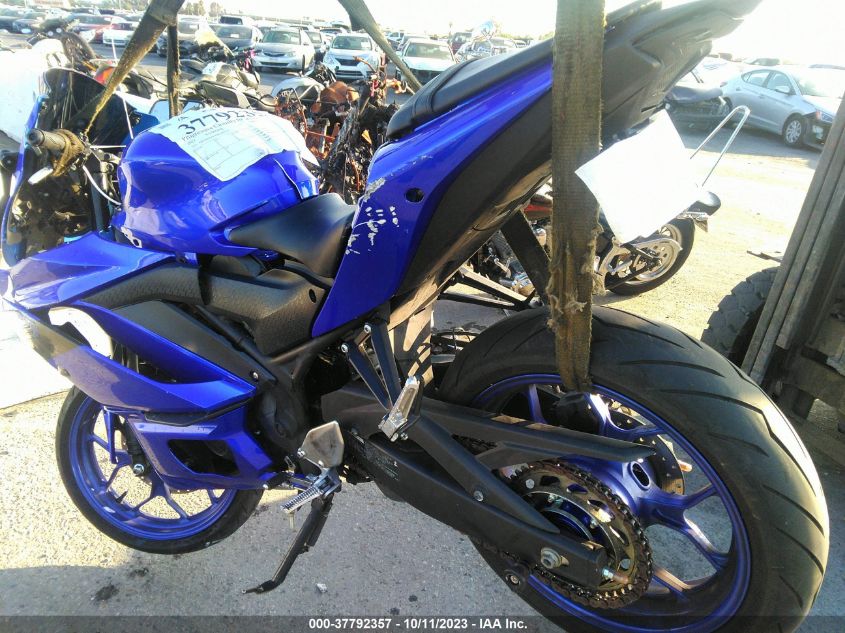 2021 YAMAHA YZFR3 A MH3RH18Y9MK008058