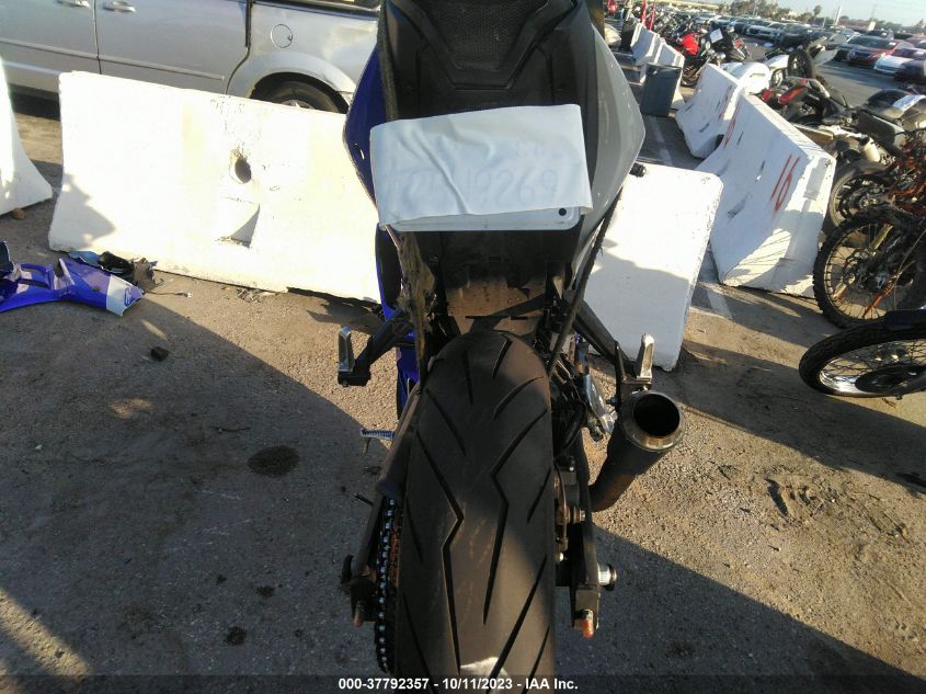2021 YAMAHA YZFR3 A MH3RH18Y9MK008058