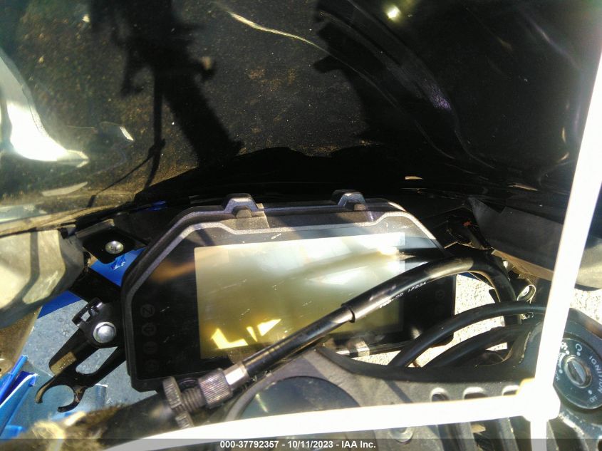2021 YAMAHA YZFR3 A MH3RH18Y9MK008058